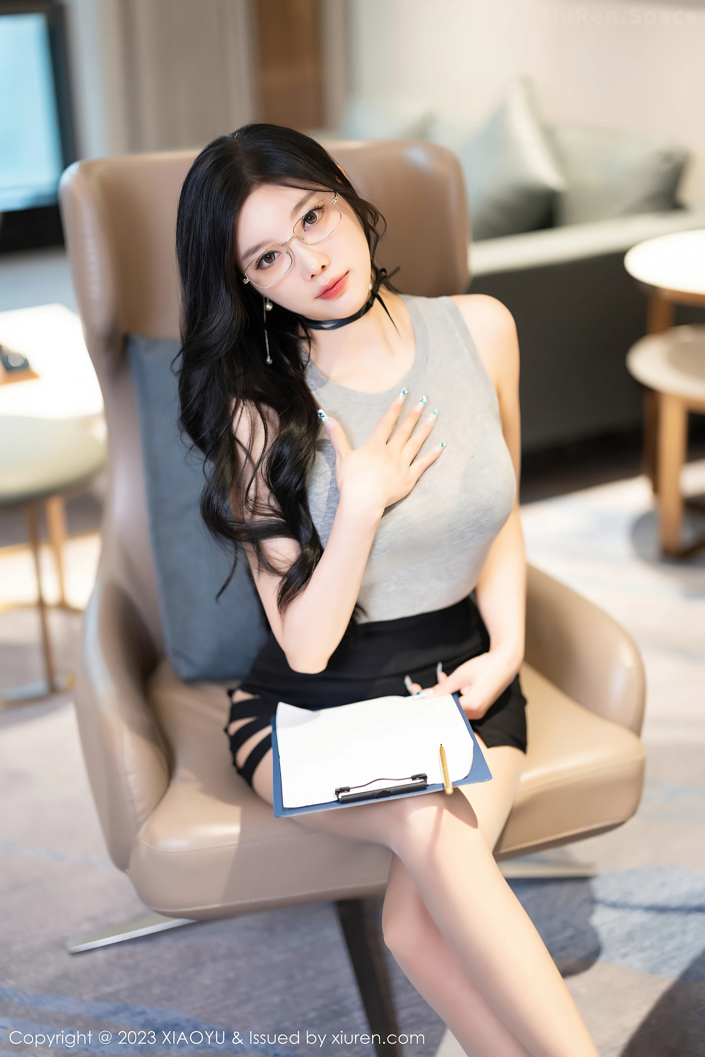 图片[4]-[XiaoYu画语界]Vol.1117 女神杨晨晨Yome性感灰色情趣服+黑色内衣配原色丝袜诱惑写真82P-秀人网官方网站